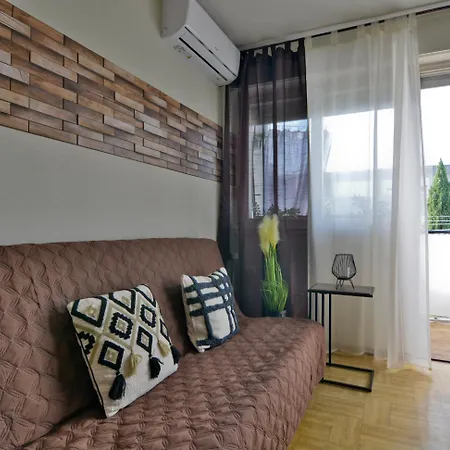 Parkview With Balcony *